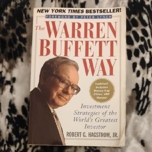 The Warren Buffett Way Paperback 📚